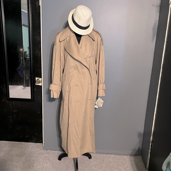 London Fog Other - London Fog Hanna English tan size 16 regular coat. Detachable lining.